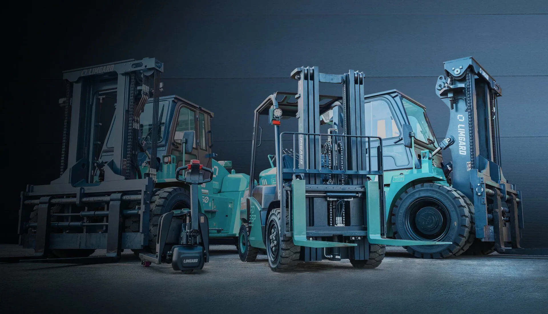 Бензиновый автопогрузчик для работы на улице